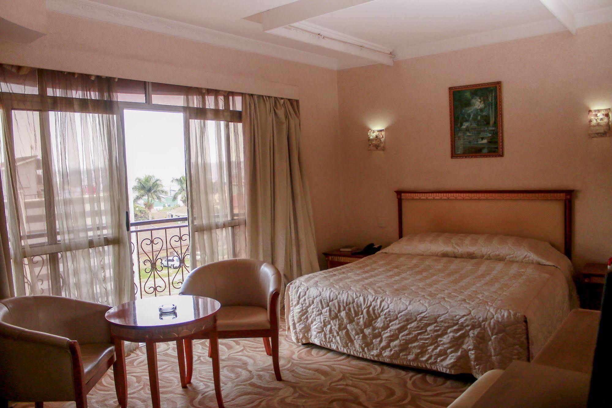 City Royal Resort Hotel Kyambogo  Esterno foto